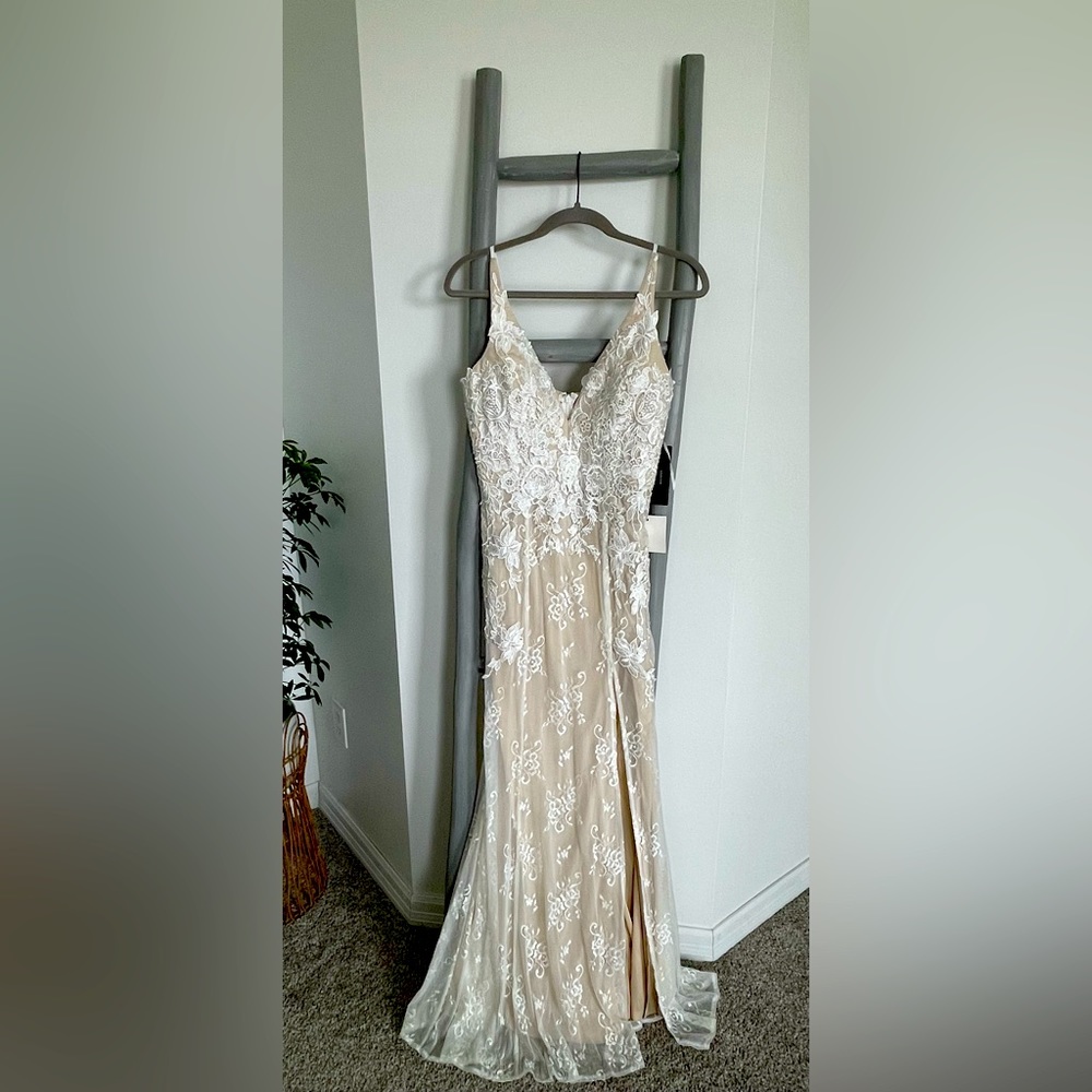 NWT Lulu’s wedding dress